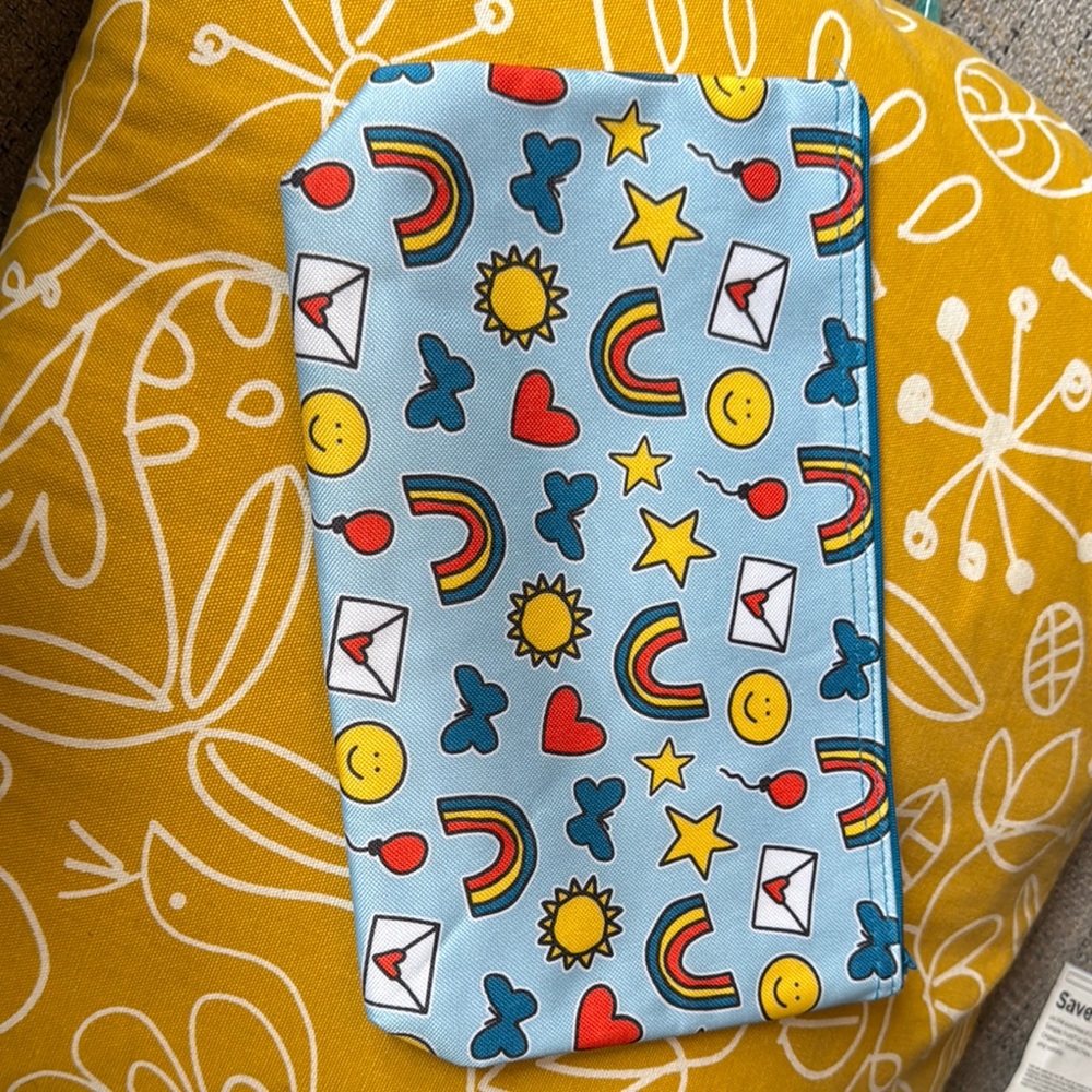 Thirty-one Medium Zipper Pouch On Our Sleeves
